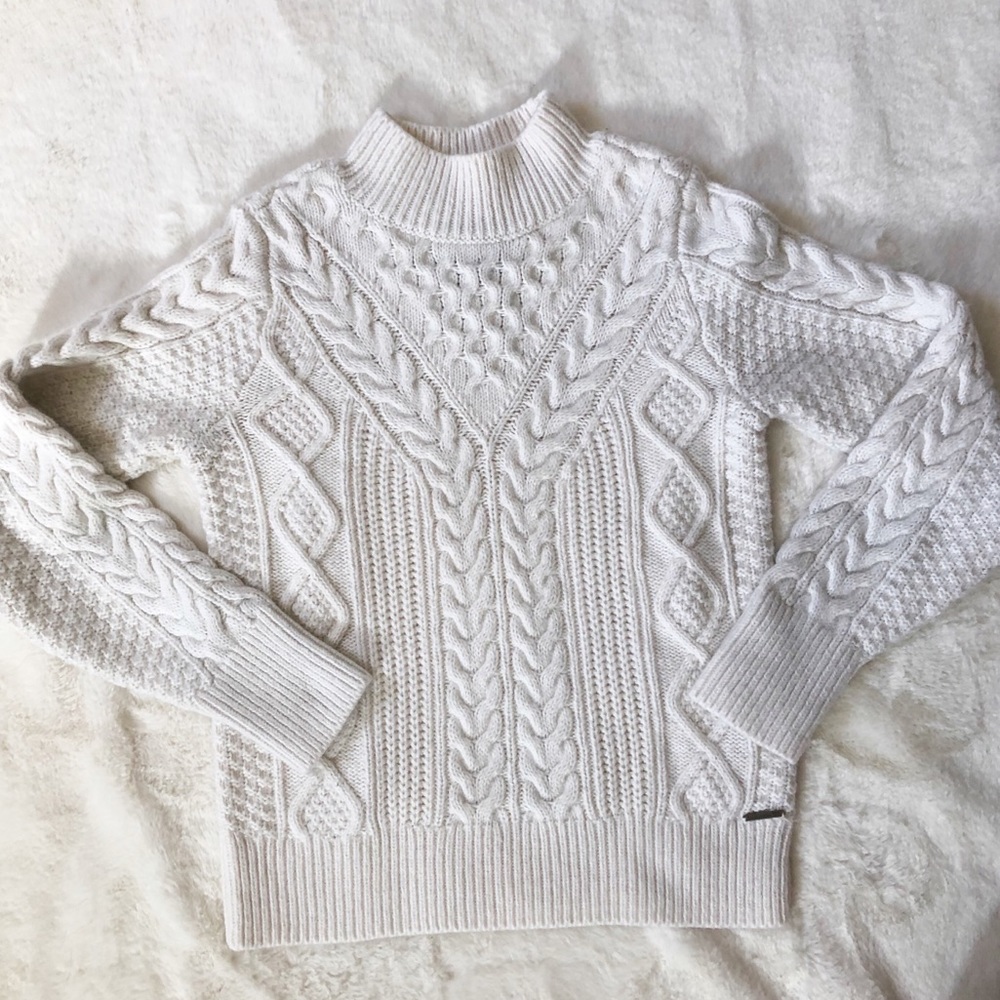 Abercrombie and Fitch White Knit Cable Sweater XS